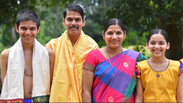 ನೂತನ ಉತ್ತರಾಧಿಕಾರಿಯವರ ತಂದೆ ಸೋದೆ ಮಠದ ಆಸ್ಥಾನ ವಿದ್ವಾಂಸರು