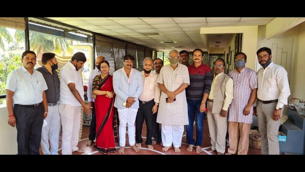 ಶುಲ್ಕ ತೆಗೆದುಕೊಂಡು ವೇತನ ಕೊಟ್ಟಿಲ್ಲ!