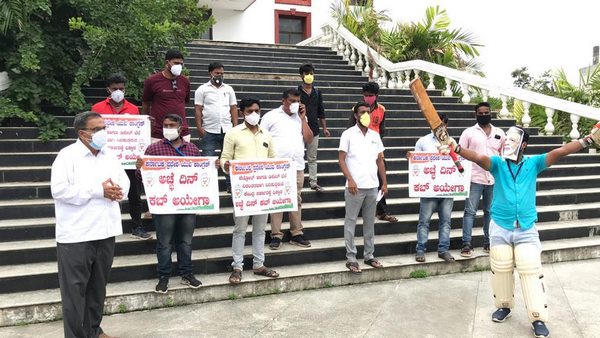 Shivamogga: Youth Congress Block Protest Infront Of DC Office Against Fuel Price Hike Shivamogga: Youth Congress Block Protest Infront Of DC Office Against Fuel Price Hike