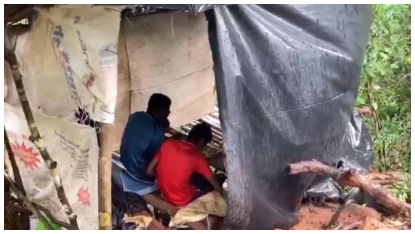 ಪೋಷಕರು ಮನೆಗೆ ಬರುವ ದಾರಿಯನ್ನೇ ಕಾಯುತ್ತಾರೆ