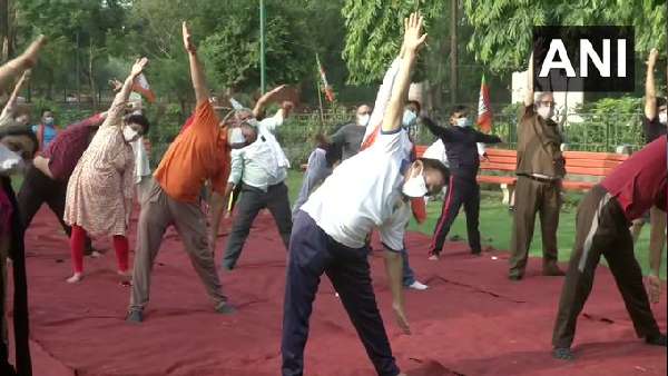 ಸಚಿವ ಡಾ. ಹರ್ಷವರ್ಧನ್ ಯೋಗ