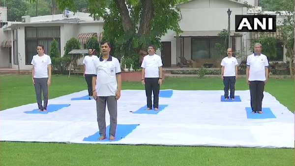 ಯೋಗಾಭ್ಯಾಸದಲ್ಲಿ ಕೇಂದ್ರ ಸಚಿವ ಧರ್ಮೇಂದ್ರ ಪ್ರಧಾನ್