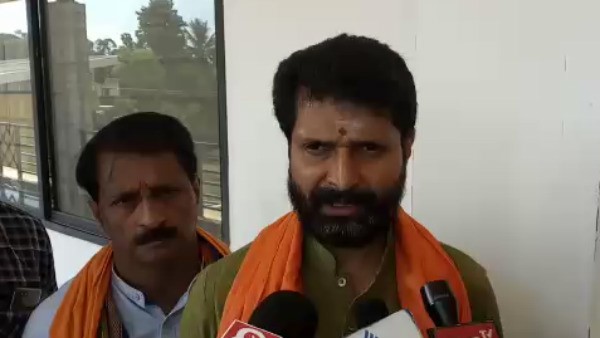 ಕಾಂಗ್ರೆಸ್ ಹೈಕಮಾಂಡ್ಗೆ ಕಪ್ಪ ಕೊಡಬೇಕಿತ್ತು