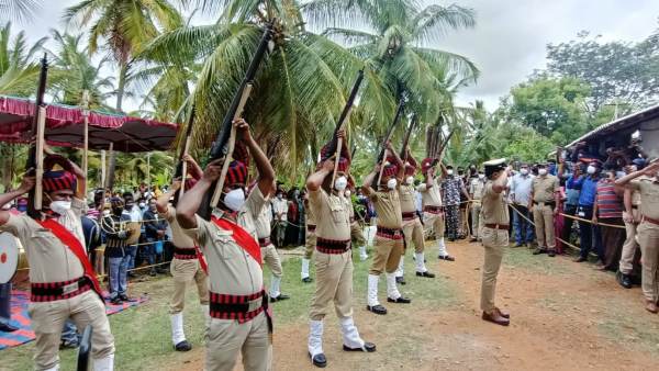 ಸಕಲ ಸರ್ಕಾರಿ ಗೌರವ