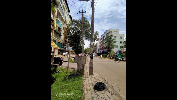 ಮಳೆಯಲ್ಲಿ ಪರದಾಡಿದ ಕೇಬಲ್ ಸಿಬ್ಬಂದಿ