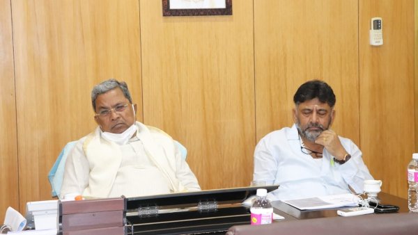 ಡಿಕೆಶಿ, ಸಿದ್ದರಾಮಯ್ಯ ಜಟಾಪಟಿ