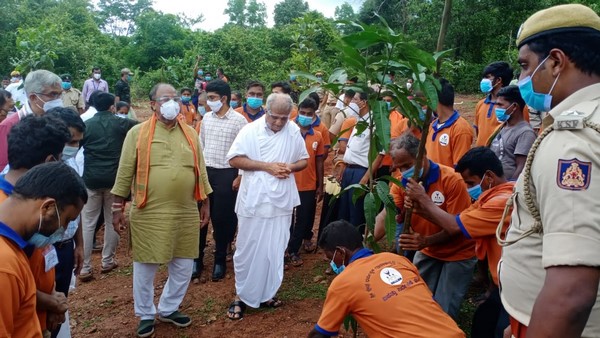 Mangaluru: Minister Aravind Limbavali Entered The Dharmasthala Temple Beyond The Covid Lockdown Norms Mangaluru: Minister Aravind Limbavali Entered The Dharmasthala Temple Beyond The Covid Lockdown Norms