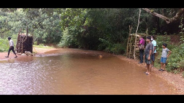 Mangaluru: Mogra Villagers Constructing Hanging Bridge At Their Own Money Mangaluru: Mogra Villagers Constructing Hanging Bridge At Their Own Money