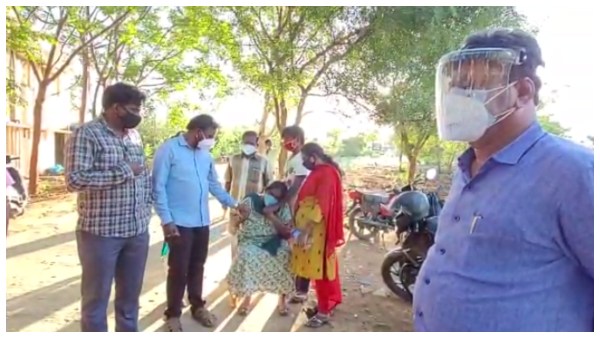 Davanagere: Honnali MLA Renukacharya Performs Last Rites Of Man Who Died of Covid-19 Davanagere: Honnali MLA Renukacharya Performs Last Rites Of Man Who Died of Covid-19