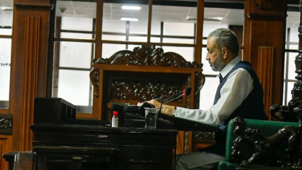 ಸ್ಪೀಕರ್ ಮಧ್ಯ ಪ್ರವೇಶವಾಗಬೇಕು