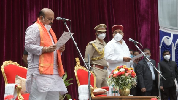 ನಿಗದಿತ ಸಮಯಕ್ಕಿಂತ ಬೇಗ ಪ್ರಮಾಣ ವಚನ ಸ್ವೀಕಾರ