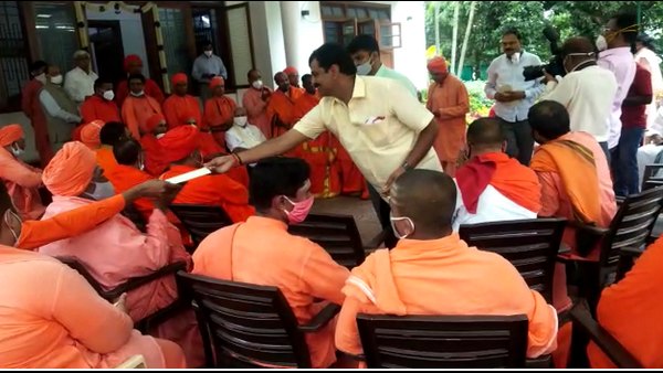 ಲಕೋಟೆಯಲ್ಲಿ ಏನಿತ್ತು?
