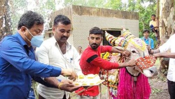 ಕೇಕ್ ಕತ್ತರಿಸಿ ಹುಟ್ಟು ಹಬ್ಬ
