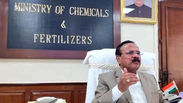 ಸಚಿವ ಸ್ಥಾನಕ್ಕೆ ಡಿ. ವಿ. ಸದಾನಂದ ಗೌಡ ರಾಜೀನಾಮೆ