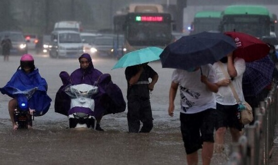 At Least 12 Killed In Central China Flooding After Being Trapped In Subway, Cars At Least 12 Killed In Central China Flooding After Being Trapped In Subway, Cars