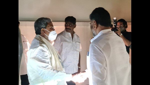 ಸಿದ್ದರಾಮಯ್ಯ ಮತ್ತು ಡಿ.ಕೆ.ಶಿವಕುಮಾರ್ ಅವರನ್ನು ದೆಹಲಿಗೆ ಬರುವಂತೆ ಸೂಚನೆ