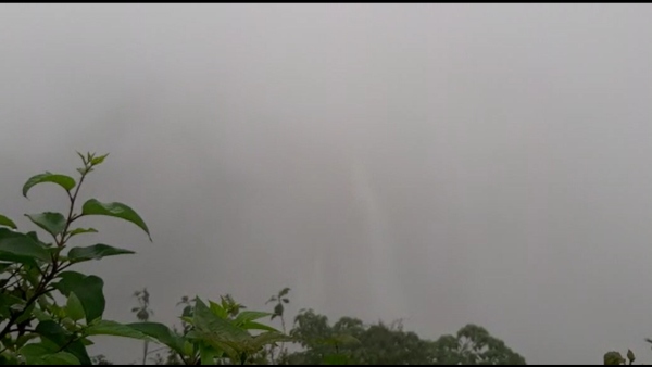 ಜಲಪಾತ ಕಾಣಸಿಗದೆ ನಿರಾಸೆ