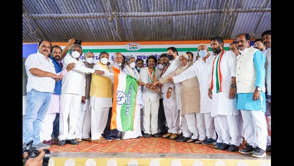 Hubballi: KPCC President DK Shivakumar Welcomes Madhu Bangarappa To Congress Party Hubballi: KPCC President DK Shivakumar Welcomes Madhu Bangarappa To Congress Party