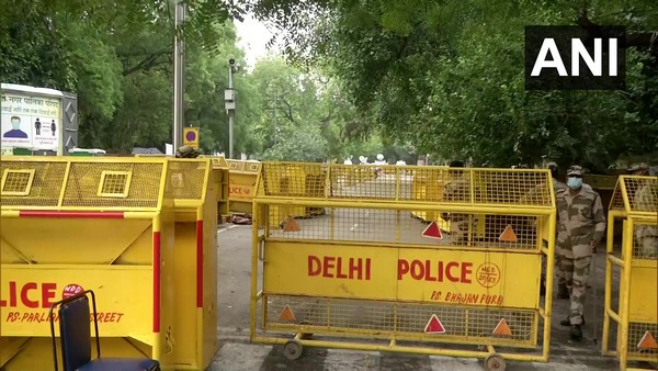 Farmers Protest: Security Tightened Near Jantar Mantar, Tikri Border Ahead Of Kisan Sansad Farmers Protest: Security Tightened Near Jantar Mantar, Tikri Border Ahead Of Kisan Sansad
