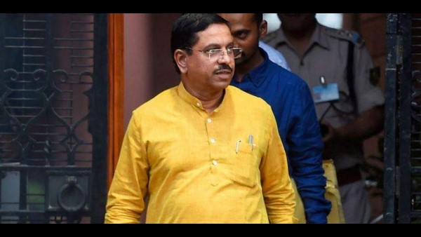 ಪ್ರಲ್ಹಾದ್ ಜೋಶಿ ಹುಬ್ಬಳ್ಳಿಯಿಂದ ಬೆಂಗಳೂರಿನತ್ತ ದಿಢೀರ್ ಪ್ರಯಾಣ
