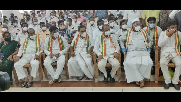 ಕನ್ನಡಿಗರಿಗೆ ಮೋಸ ಮಾಡಿದ್ದಾರೆ