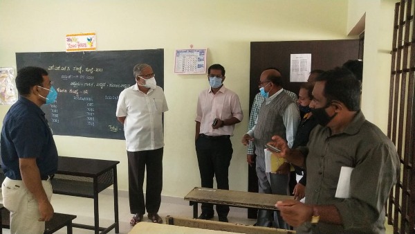 ಪರೀಕ್ಷೆ ಬರೆಯಲು ಡೆಸ್ಕ್