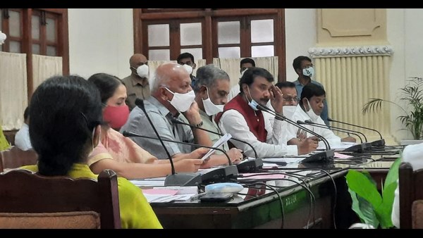 ನಮ್ಮ ಮಾನ ಮರ್ಯಾದೆ ಯಾಕೆ ಕಳೆಯುತ್ತೀರಿ?