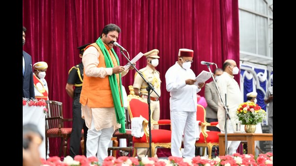 ಕ್ಷೇತ್ರದ ಜನತೆಯ ಹೆಸರಿನಲ್ಲಿ ಪ್ರಮಾಣ ವಚನ ಸ್ವೀಕಾರ