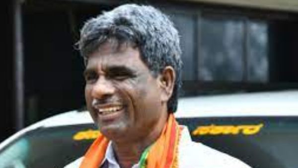 ಕೋಟಾ ಶ್ರೀನಿವಾಸ ಪೂಜಾರಿ- ಉಡುಪಿ ಜಿಲ್ಲೆ