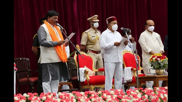 ಇದ್ದಿದ್ದರಲ್ಲಿ ಬಚಾವ್ ಆಗಿದ್ದು ಎಂದರೆ ಅದು ಮುರುಗೇಶ್ ನಿರಾಣಿ