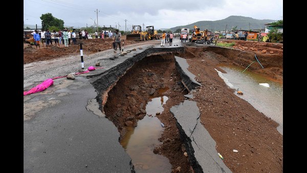 China Floods: Death Toll Rises To 302, 50 Still Missing After Record Downpour China Floods: Death Toll Rises To 302, 50 Still Missing After Record Downpour