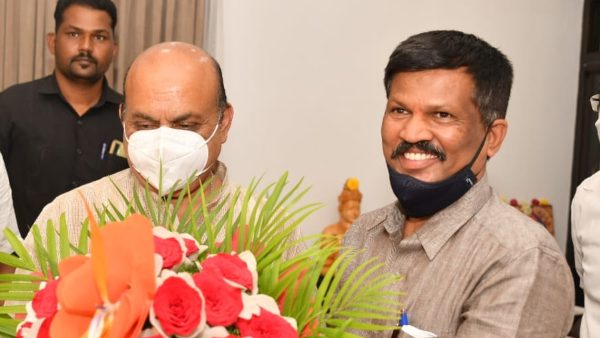ಅಭಿನಂದನೆ ಸಲ್ಲಿಸಿ ಬಂದಿದ್ದೇನೆ