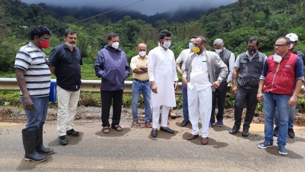 Cracks In Madikeri-Sampaje Highway MP Pratap Simha Inspected Cracks In Madikeri-Sampaje Highway MP Pratap Simha Inspected