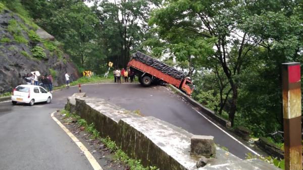 Shivamogga Truck Accident At Agumbe Ghat Road Shivamogga Truck Accident At Agumbe Ghat Road