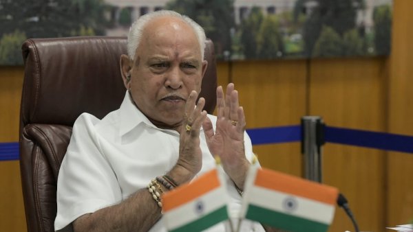 ರಸ್ತೆ ಮಾರ್ಗದ ಮೂಲಕ ಪ್ರಯಾಣ
