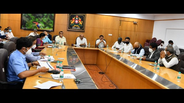 CM Bommai Instructs to border district administration to take strict action on Covid 19 CM Bommai Instructs to border district administration to take strict action on Covid 19