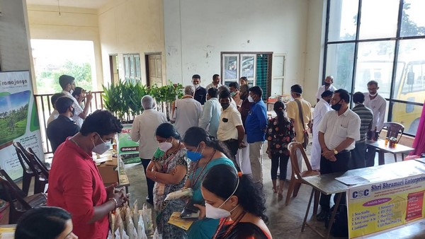 ಬಾಳೆಹಣ್ಣಿನ ಚಿಪ್ಸ್ ತಯಾರಿಸುವುದನ್ನು ಕಲಿತಿದ್ದರು