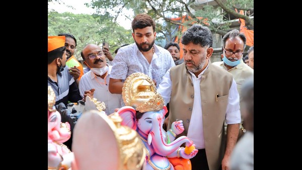 ಸಣ್ಣ ಸಗಣಿ ಉಂಡೆಯನ್ನು ಗಣೇಶ ಎಂದು ಪೂಜೆ ಮಾಡ್ತೇವೆ