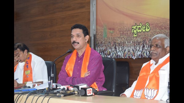 ಮುಖ್ಯಮಂತ್ರಿ ಸ್ಥಾನಕ್ಕೆ ಟವೆಲ್ ಹಾಕಬೇಡಿ!