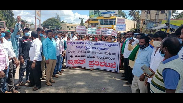 Chikkamagaluru: 28 Villagers Protest Against Opening Liquor Store In Kadur Taluk Chikkamagaluru: 28 Villagers Protest Against Opening Liquor Store In Kadur Taluk