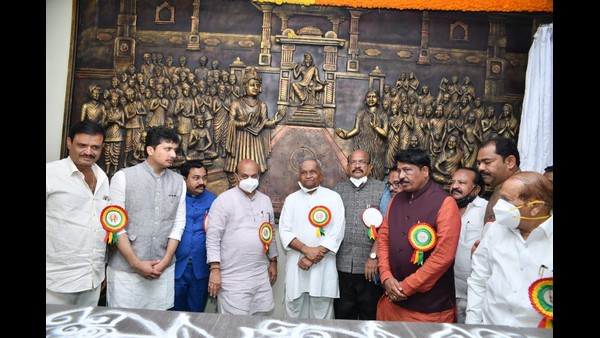 ಬಸವರಾಜ ಪಾಟೀಲ ಸೇಡಂ ಹೊಗಳಿದ ಸಿಎಂ ಬೊಮ್ಮಾಯಿ!