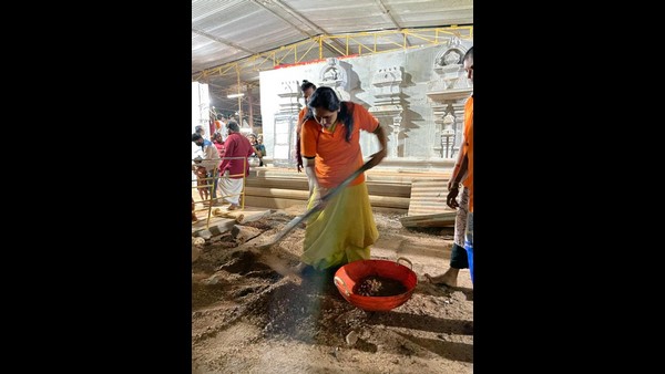 ಕರಸೇವೆಗೆ ನಾನೂ ಒಂದು ದಿನ ಬರುವುದಾಗಿ ಹೇಳಿದ್ದೆ