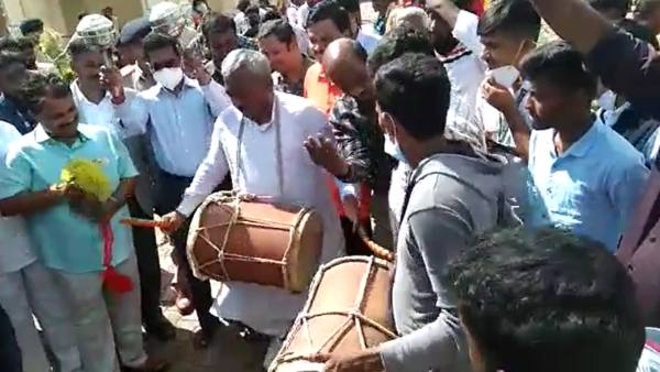 Mysuru: Minister ST Somashekhar Danced During Chamundeshwari Idol Procession Mysuru: Minister ST Somashekhar Danced During Chamundeshwari Idol Procession