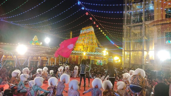 ಮೊದಲಿಗೆ ಗಣಪತಿ ಮೂರ್ತಿಯ ವಿಸರ್ಜನೆ