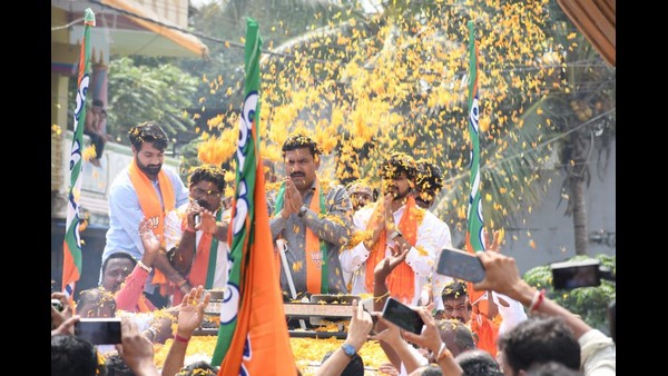 ವಿಜಯೇಂದ್ರ ಕೂಡಾ ಪ್ರಚಾರ ನಡೆಸುತ್ತಿದ್ದು, ಯುವಕರು ಹೆಚ್ಚಿನ ಸಂಖ್ಯೆಯಲ್ಲಿ ಪಾಲ್ಗೊಳ್ಳುತ್ತಿದ್ದಾರೆ