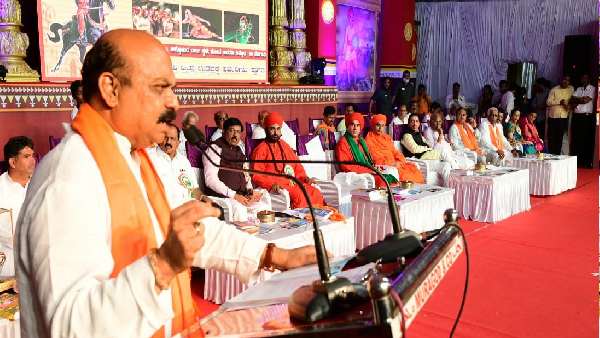 ಕಿತ್ತೂರು ಉತ್ಸವದ ರಜತ ಮಹೋತ್ಸವದಲ್ಲಿ ಗಣ್ಯರಿಗೆ ಸನ್ಮಾನ