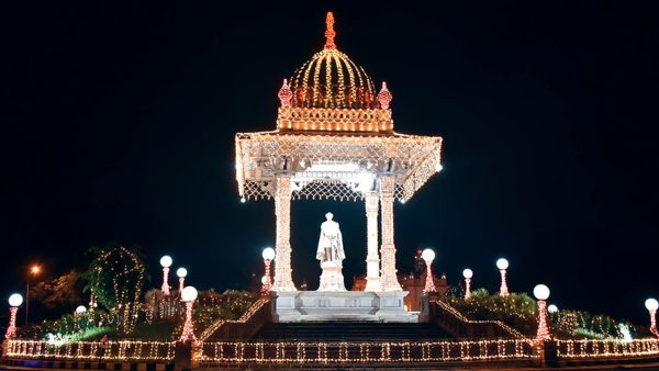 ತುರ್ತು ಸಹಾಯಕ್ಕೆ ಕರೆ ಮಾಡಿ
