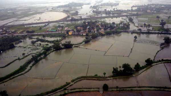 Floods in Andhra Pradesh: 100 trains canceled Floods in Andhra Pradesh: 100 trains canceled