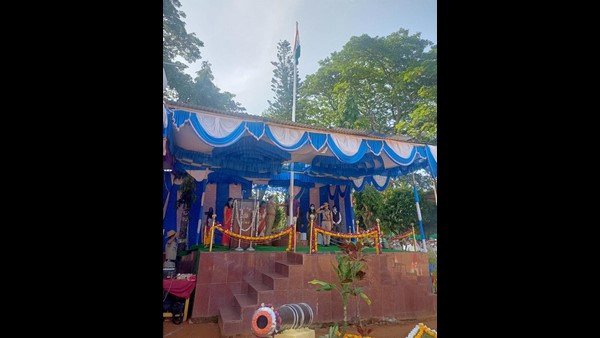Karnataka Rajyotsava 2021: Flag-hoasting By Incharge Ministers In All Districts Of The State Karnataka Rajyotsava 2021: Flag-hoasting By Incharge Ministers In All Districts Of The State