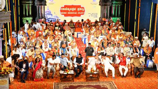ಅರ್ಜಿ ಪಡೆದು ರಾಜ್ಯೋತ್ಸವ ಪ್ರಶಸ್ತಿ ನೀಡುವುದಿಲ್ಲ